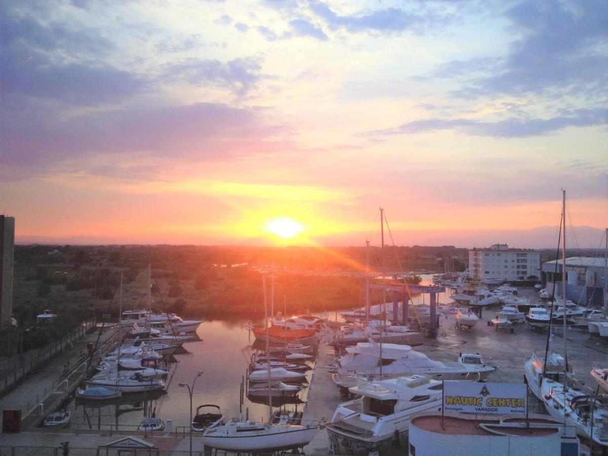 Holidays Penthouse Vues Panoramiques Sur Le Port Naval,Un Sejour Elegant Assure " Wifi Parquing Gratuit Roses Exterior foto