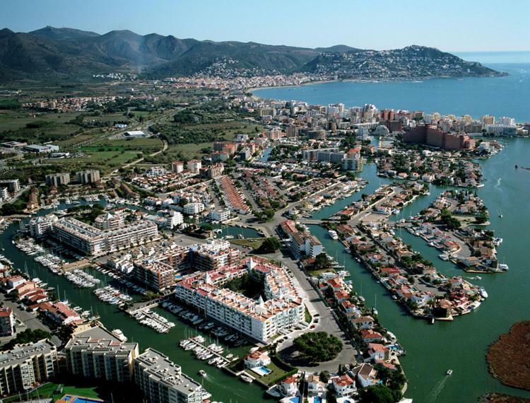 Holidays Penthouse Vues Panoramiques Sur Le Port Naval,Un Sejour Elegant Assure " Wifi Parquing Gratuit Roses Exterior foto