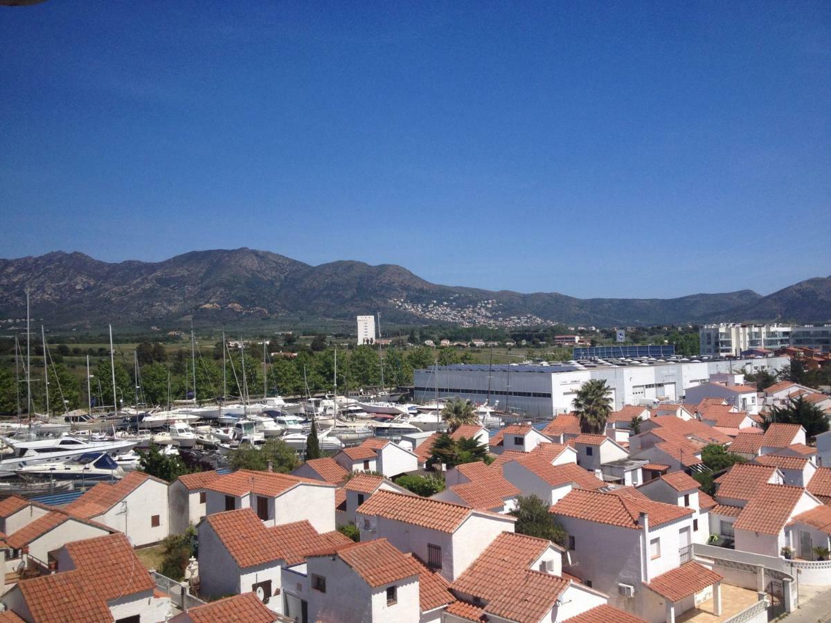 Holidays Penthouse Vues Panoramiques Sur Le Port Naval,Un Sejour Elegant Assure " Wifi Parquing Gratuit Roses Exterior foto