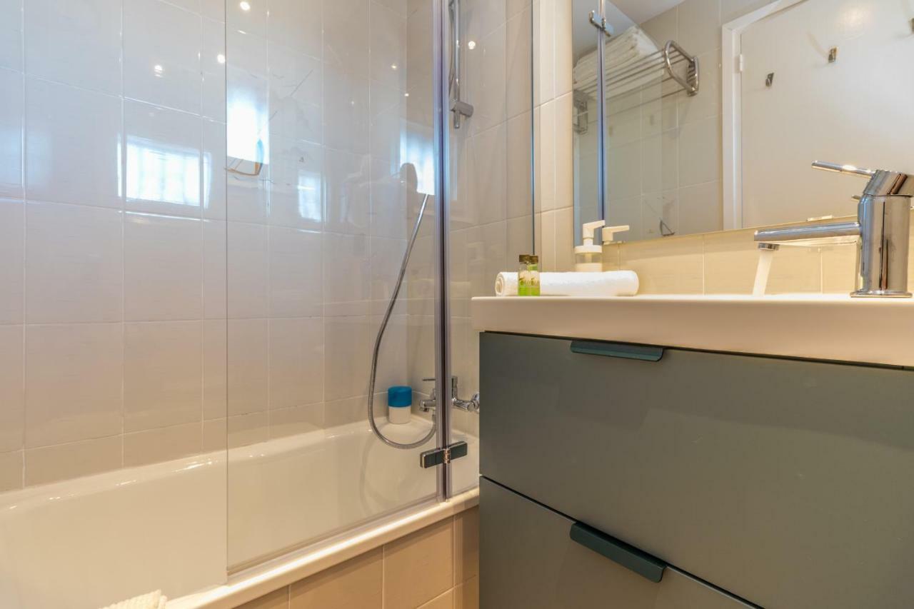 Holidays Penthouse Vues Panoramiques Sur Le Port Naval,Un Sejour Elegant Assure " Wifi Parquing Gratuit Roses Exterior foto